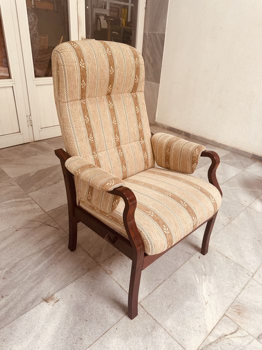 Удобно скандинавско кресло – масивно дърво, висок комфорт