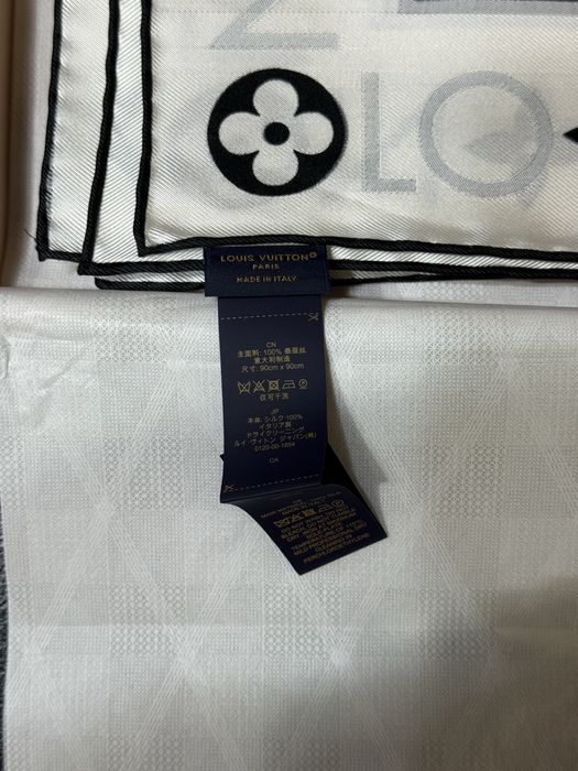 Louis Vuitton Monogram Infinity Square 90