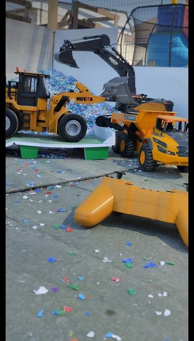 Радиоуправляемые модели спецтехики. Мишинки на пульте