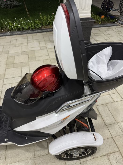 Скутер сотилади 3 та колесалиги