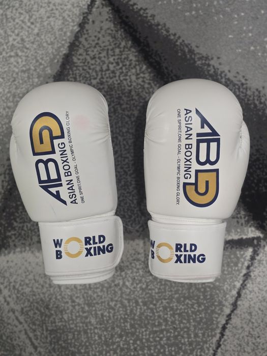 Боксёрские перчатки world boxing размер 10-oz