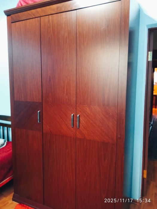 Срочно продам шкаф.