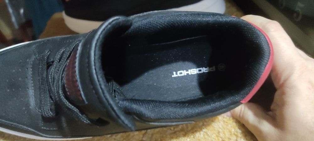 Продаем кроссовки, лоферы , борцовки высокие демесизонные