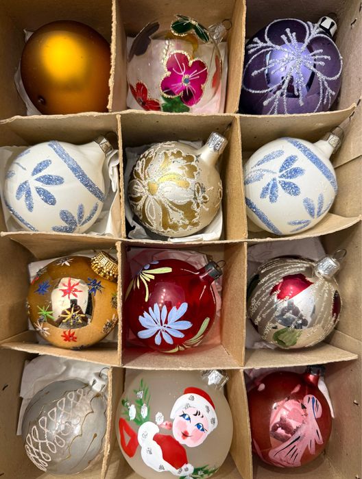 Globuri vechi de Crăciun . Pretul este  per imagine