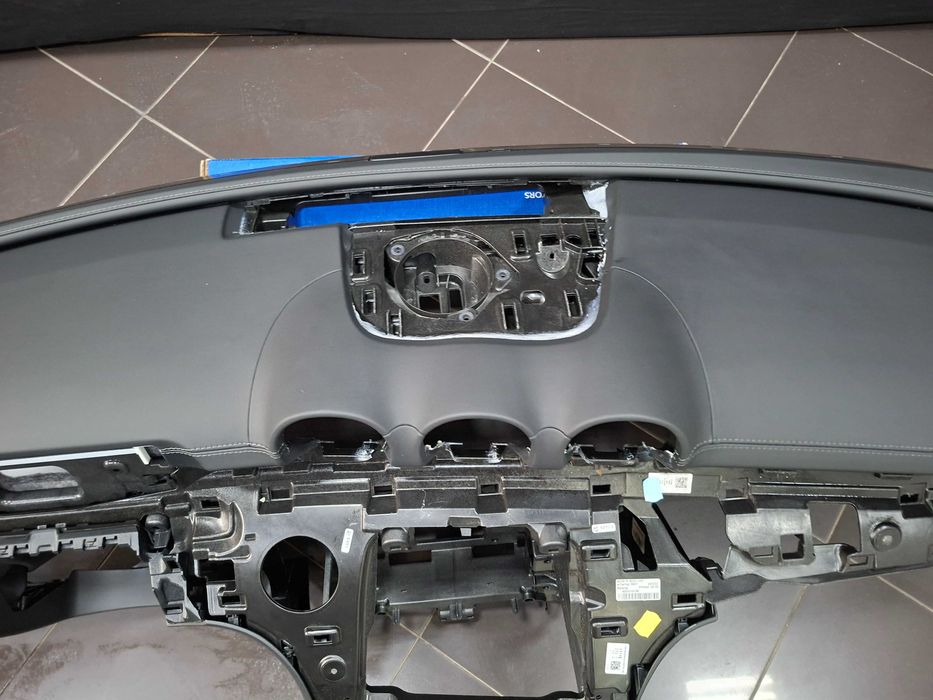 Ново Кожено Табло с Сив шев Mercedes W206 AMG без HUD