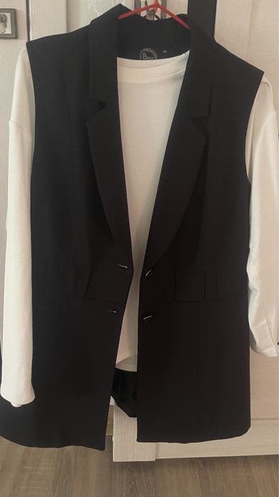 Продам чёрную желетку