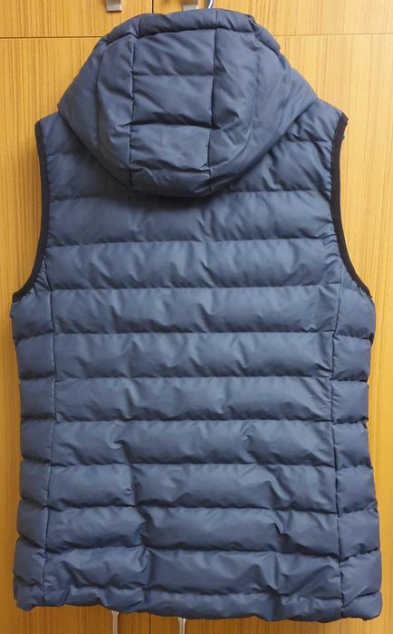 Дамско  олекотено елече с качулка