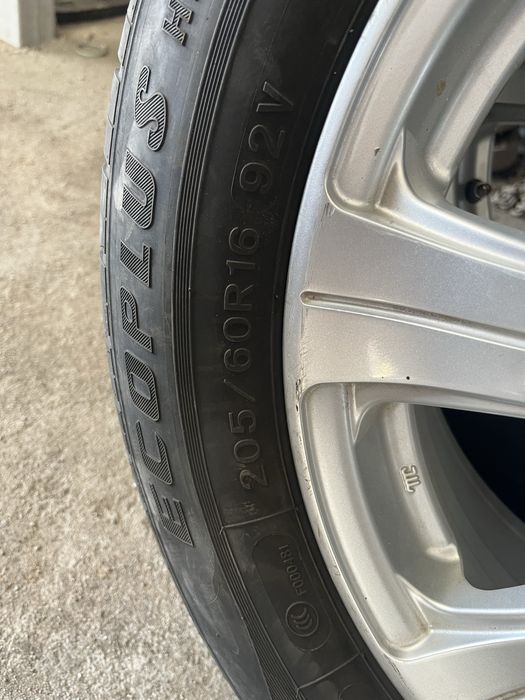 Продам шины на машину