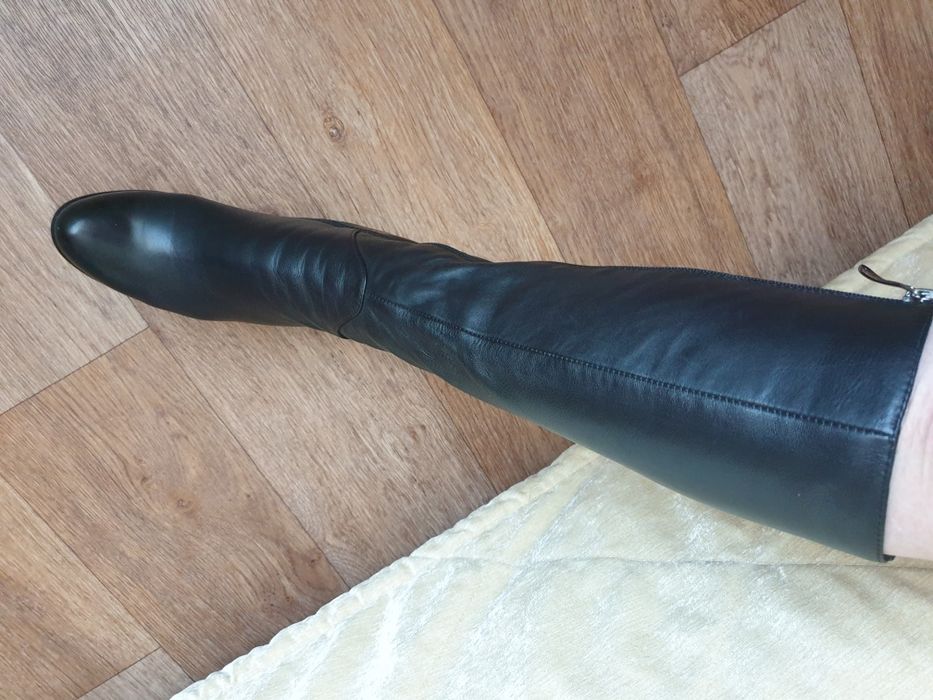 Продаю сапоги 2 пары 35 размер