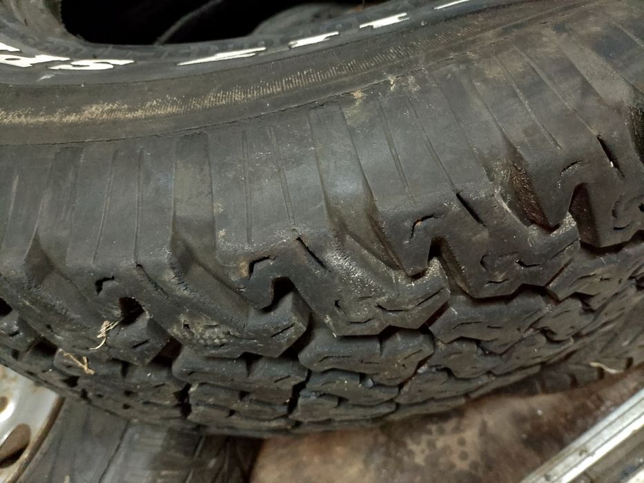 Продавам гуми  за кал