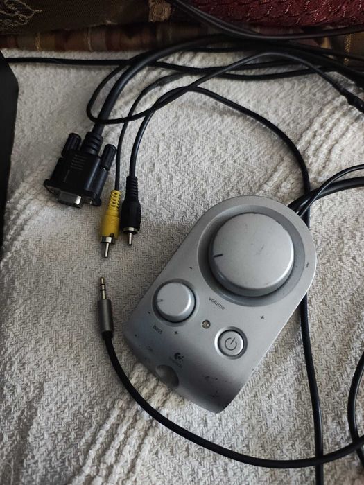 Sistem Audio 2.1 Logitech Z-2300 THX – Putere nominală 200W RMS, complet și funcțional