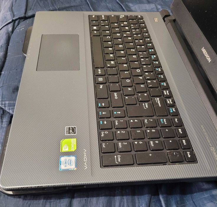 Laptop gaming Medion I5-6200 8Gb DDR4 120Gb SSD 1Tb HDD GTX 940M 2Gb