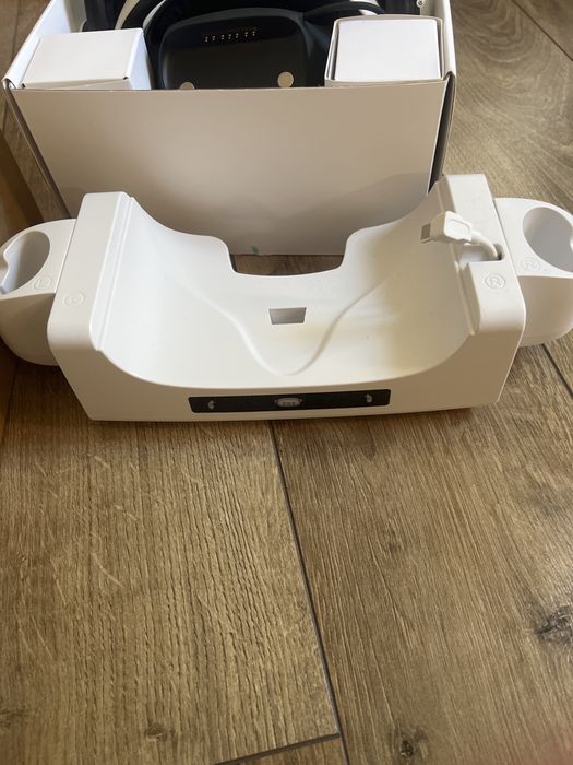 Vand meta quest 3 de 512gb original cu head strap, si cu charging stand, URGENT!!
