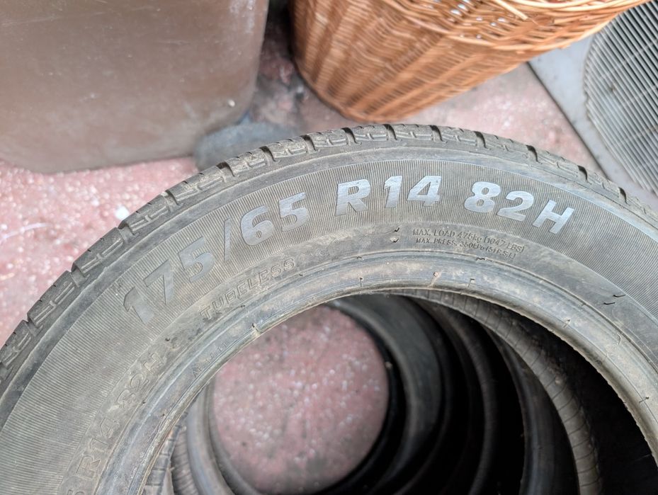 Vând patru cauciucuri  all season