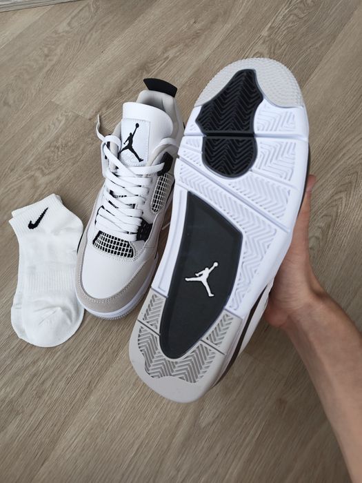 *STOC NOU* Jordan 4 Military Black, marimea 42, sosete Nike gratis!!
