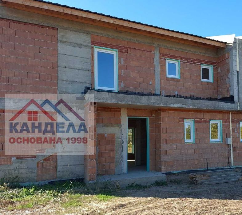 Бутикова двуетажна къща, с Акт 14