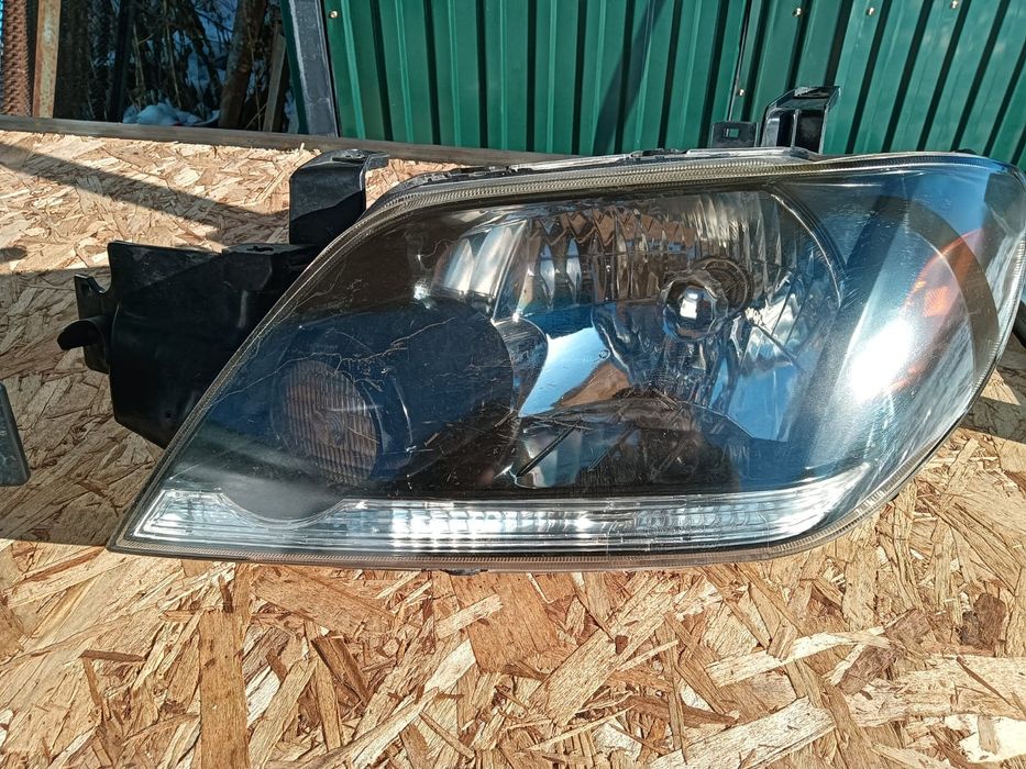 Фары на Mitsubishi Outlander I