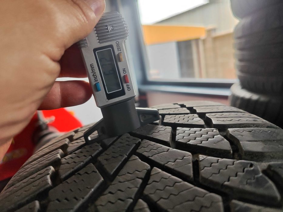 2бр.зимни гуми 225/60/17 Bridgestone