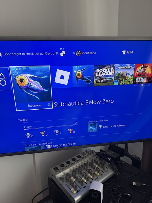 Ps4 pro 1T cu camera si dock de incarcare controlere original