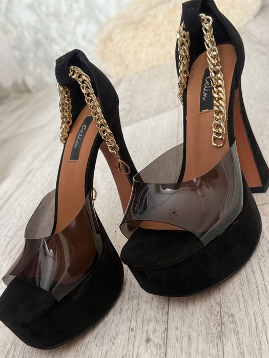 Продам почти новые туфли ( надела один раз)