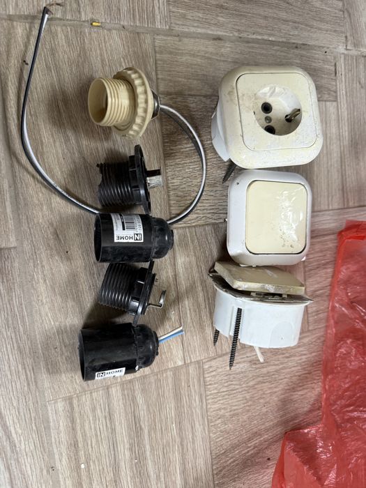 продам патроны электрические и розетки