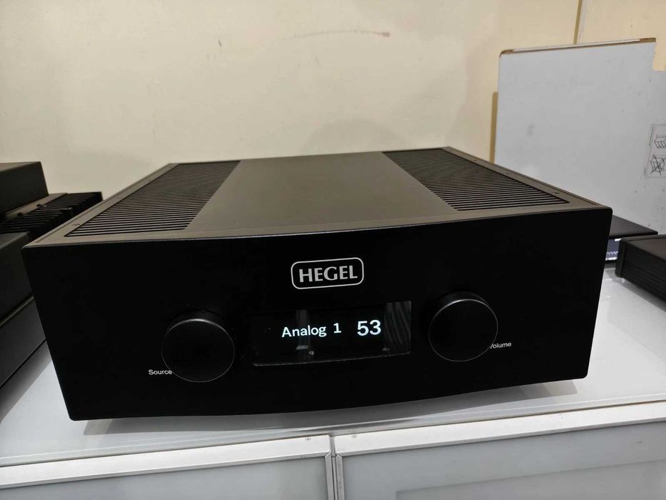 Интегриран усилвател Hegel H600 в ментова кутия