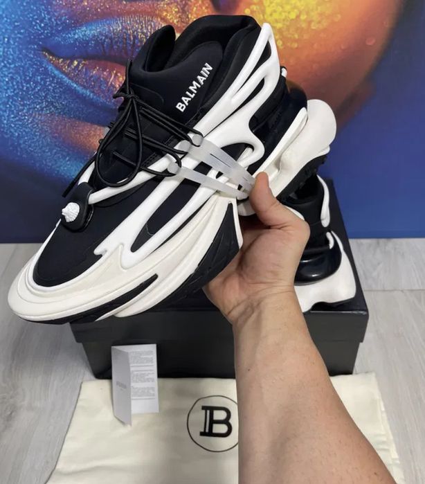 Balmain unicorn black and white