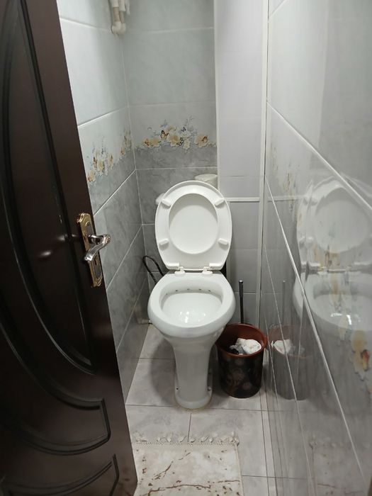 Yangiyoʻlda 3 xonali kvartira sotiladi.