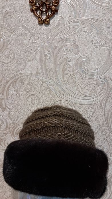 Продам комплект шапка+шарфик.