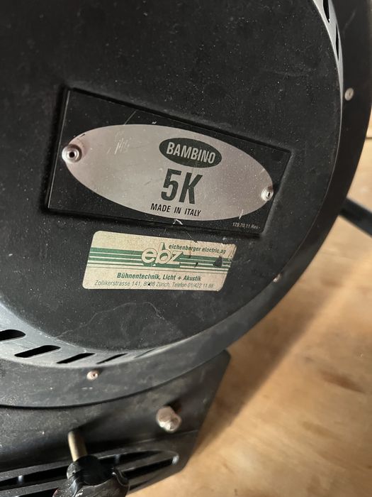 Прожектори и вани за студийно, сценично осветление