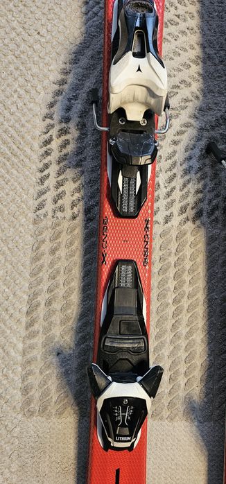 Schiuri Atomic 170cm, model Redster RX