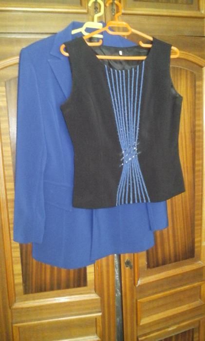 top elegant negru cu paiete albastre si sacou clasic albastru