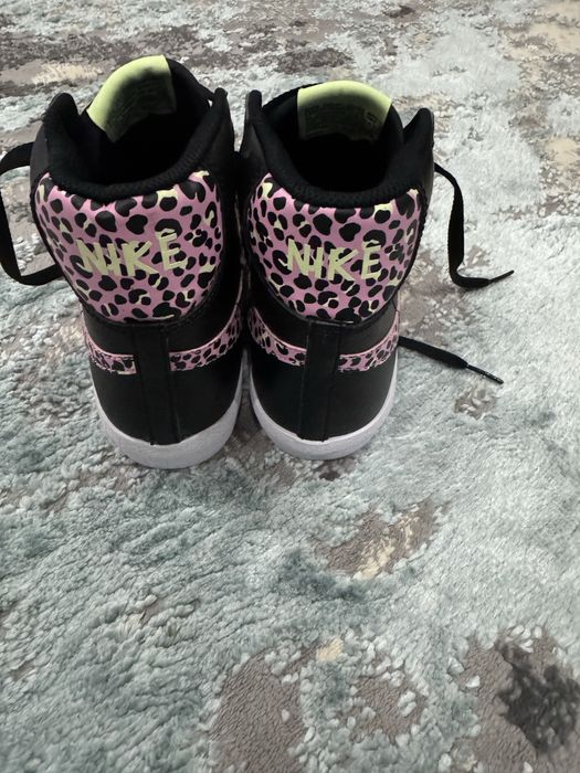 Vand adidasi nike