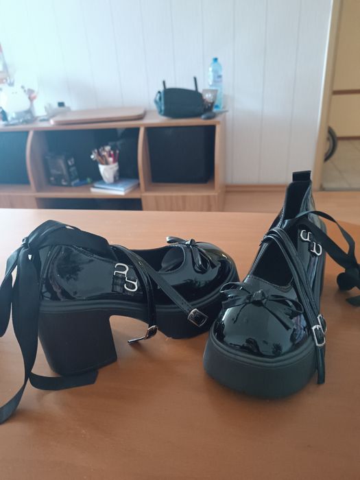 Обувки 37 номер, никога не са носени