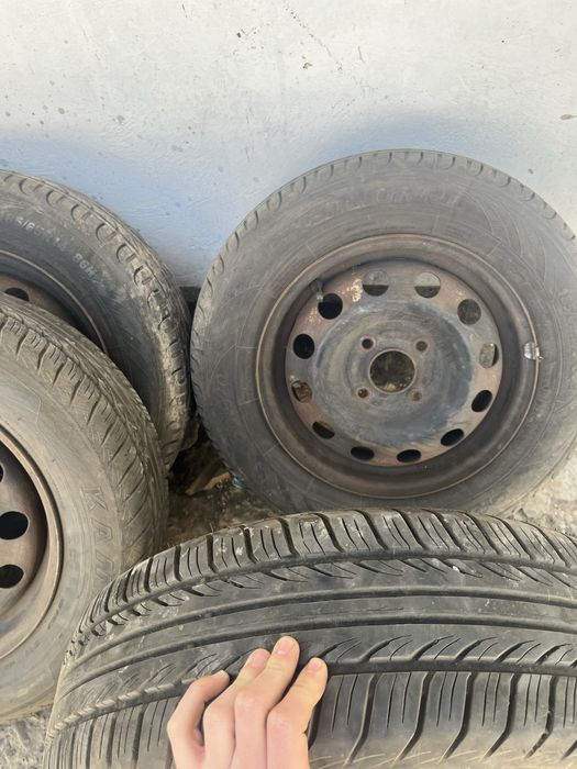 Vand roti pe 14 in 4 prezoane cu tot cu cauciucuri