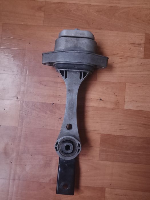 Подушка двигателя Фольксваген гольф 4