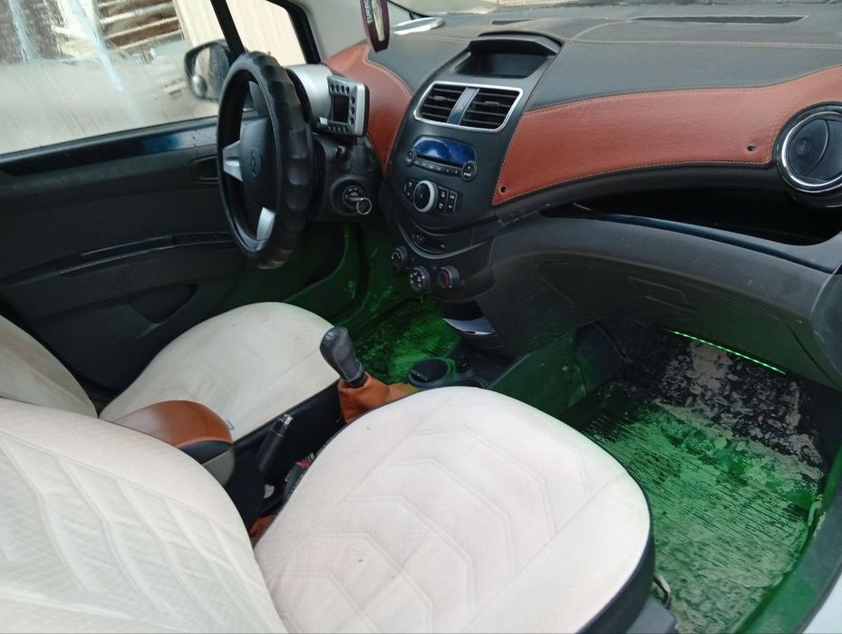 Спарк 2011-й родной мошин, 150 минг пробег, метан бор, расход йук соз