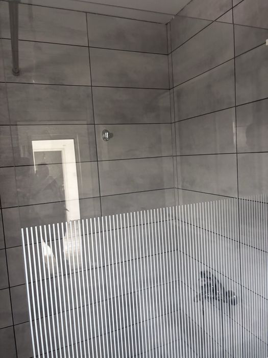 Inchiriez casa noua cu curte in zona centrala. Echipata complet, curte , terasa.