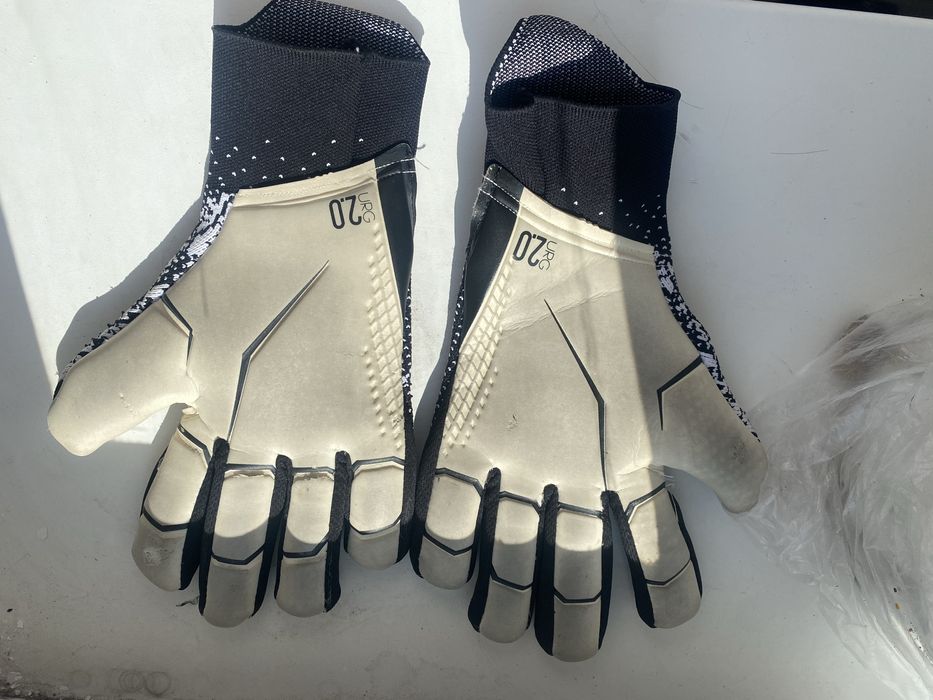 Продам перчатки PREDATOR