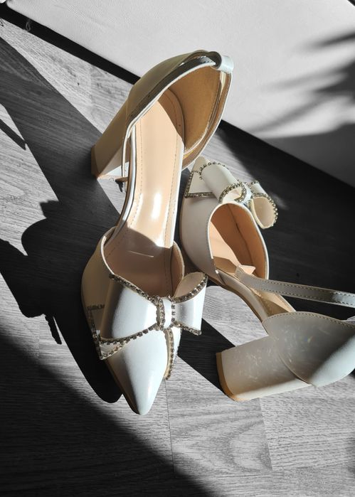 Pantofi albi de mireasa/ de ocazie