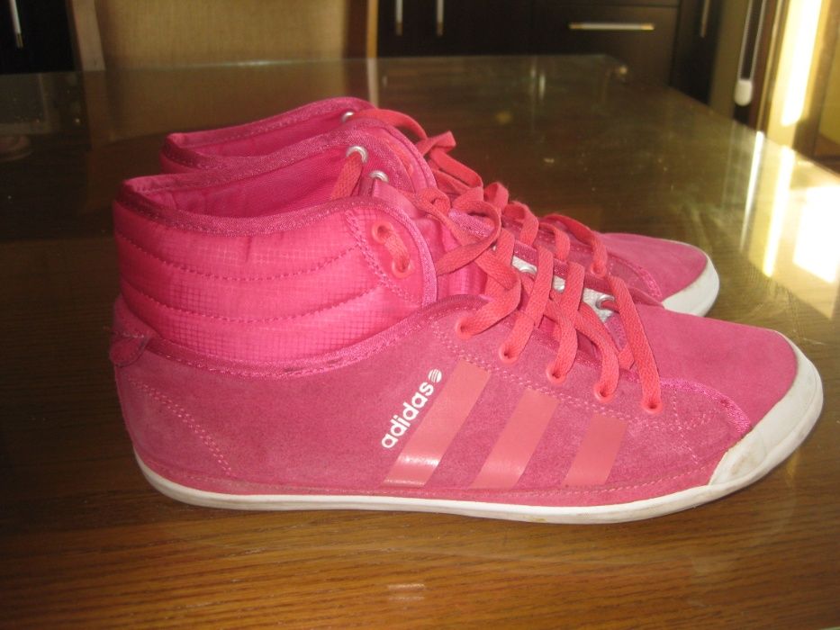 Продавам оригинални кецове на Адидас