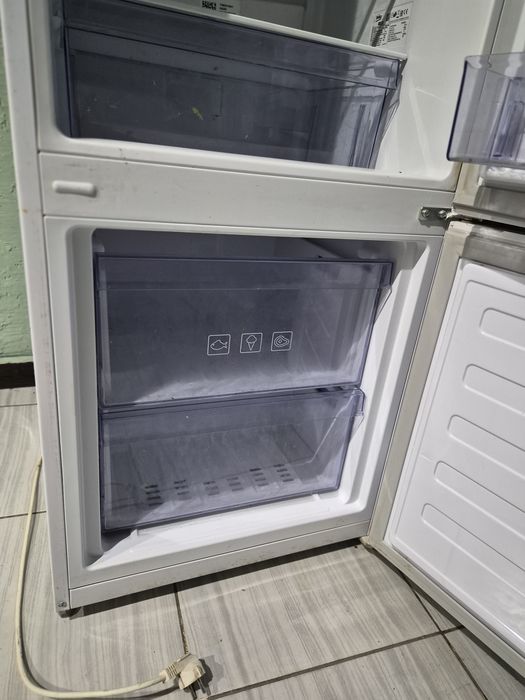 Белый  холодильник  Beko