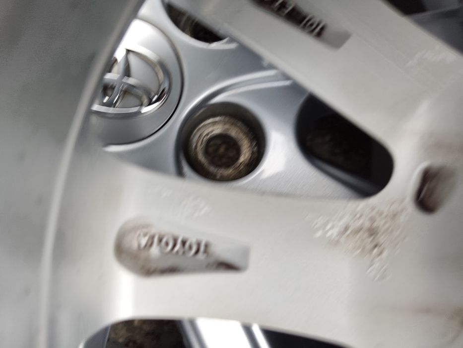 16" оригинални алуминиеви джанти за Toyota Corolla, Auris, Avencis...