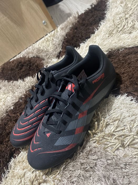 Vand ghete de fotbal adidas predator