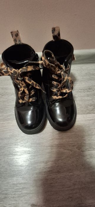 Детски лачени боти