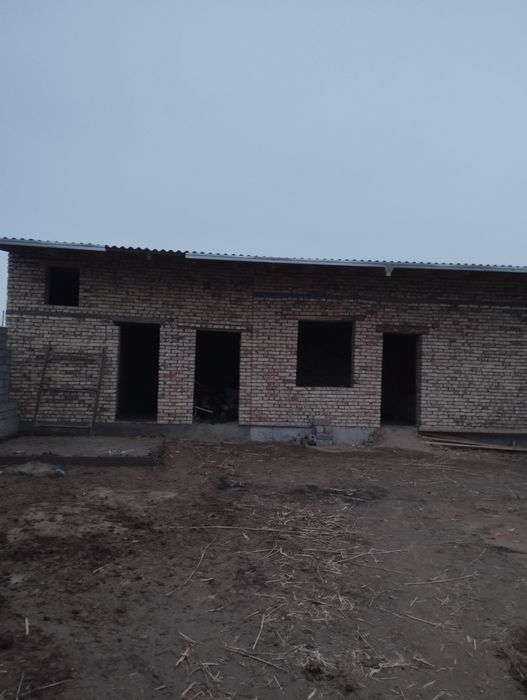 Участок сотилади 6 соток иккта хона  баня туалет ховли уралган