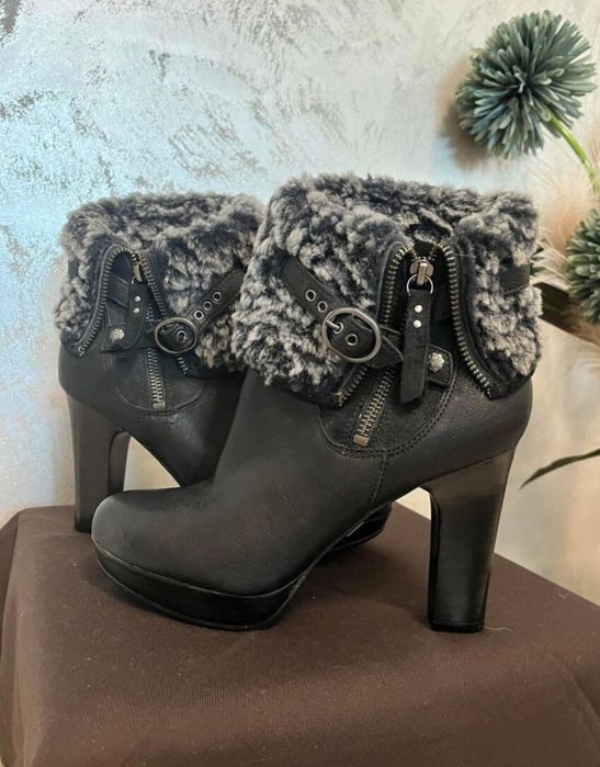 UGG Australia дамски боти, естествена кожа, нови