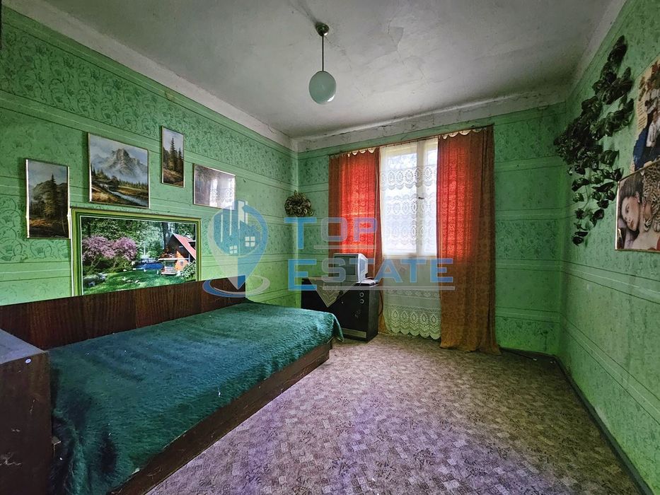 Здрава тухлена къща с гараж в село Пиперково, област Русе