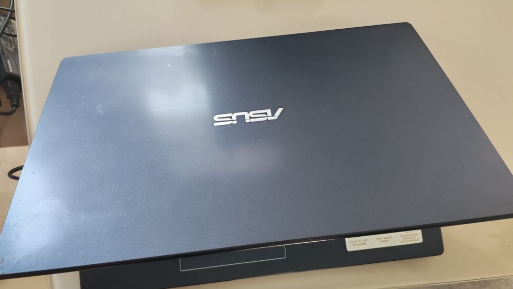 Asus E510 Intel Pentium 256gb нова батерия