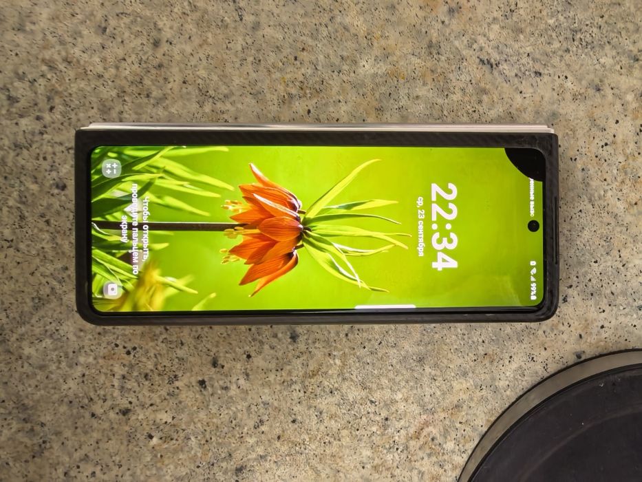 Galaxy Z fold 3 в нормальном состоянии